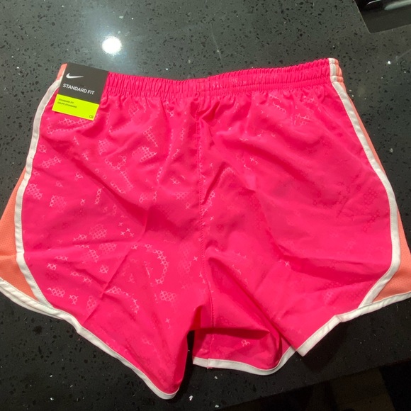 NIKE GIRLS RUNNING SHORTS W/ LINER - Picture 3 of 3